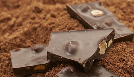 تناول الشوكولاتة يقلل من الإصابة بالنوبات القلبية