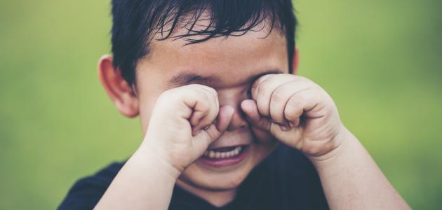 كيف نتعامل مع الطفل كثير البكاء؟